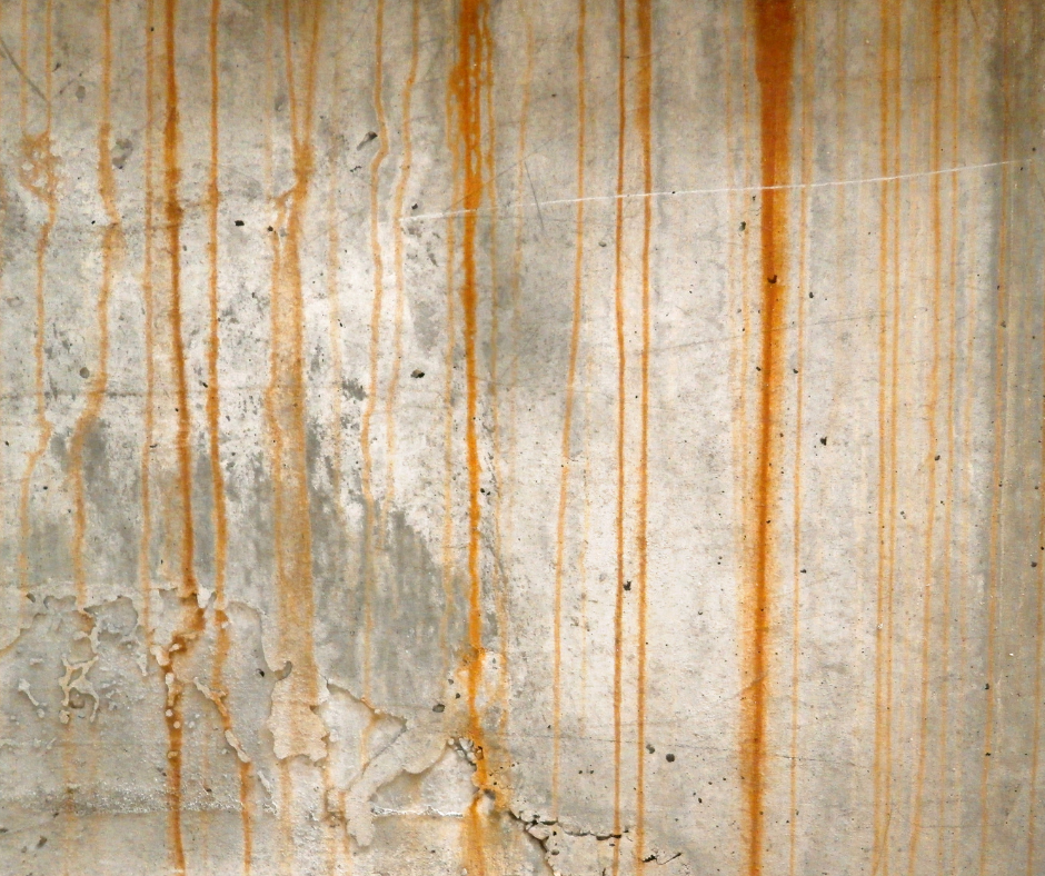 taches de rouille sur les murs