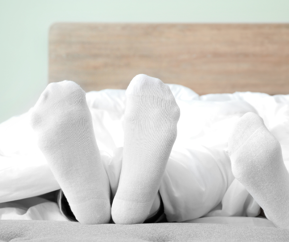 réchauffer ses pieds au lit