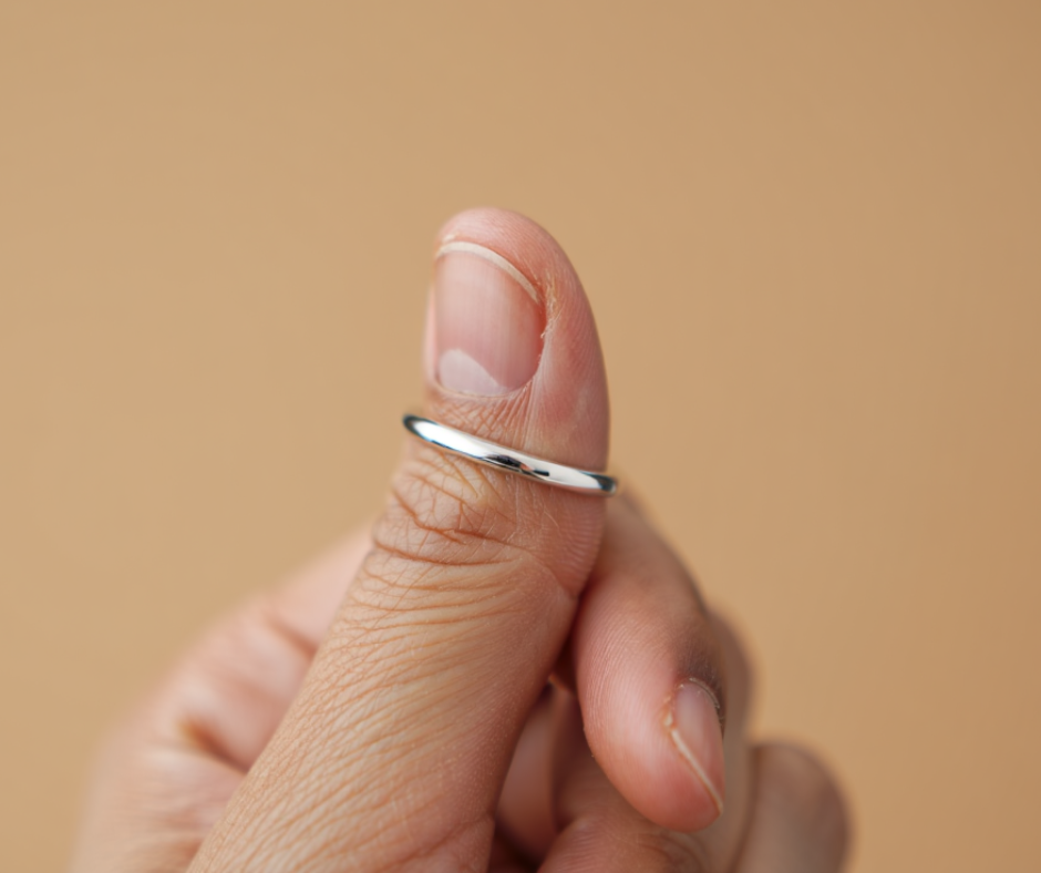 bague sur le pouce